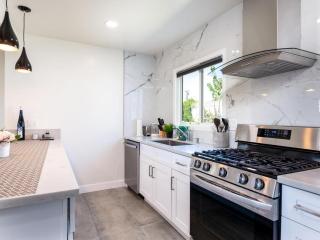 Gated & remodeled 2b2b house 3373 - Baldwin Park - 5