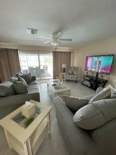The Happy Pelican - Cape Coral - 8