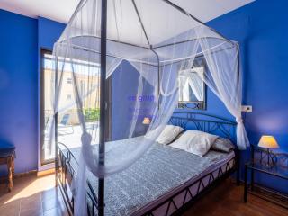 Amplio Apartamento Renovado, Terraza y Piscina Privada en Grifeu - ES-228-203 - 6