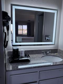 Days Inn by Wyndham Ontario Airport - Ontario - 6
