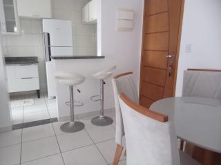 Apartamento vila tupi - área gourmet - 1 quadra da praia - 3