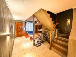 Korean Industrial Vibe, Spacious Home, 8-12 Guests - Manila - 4