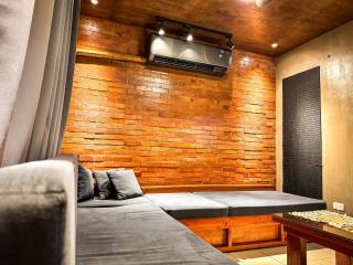 Korean Industrial Vibe, Spacious Home, 8-12 Guests - Manila - 1