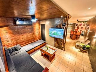 Spacious 4BR with Garage, 8-12Guests, near Airport - Manila - 9