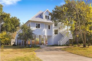 Luxury Beachside Haven with Pool and Elevator - 5