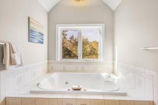Luxury Beachside Haven with Pool and Elevator - Long Beach - 1