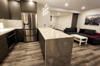 Luxury Private Suite with own entrance, private bath - Toronto - 5