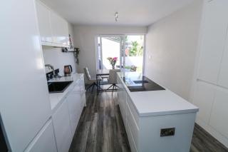 Waterview House - Newport - 2