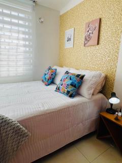 Amplia y cómoda 4 hab 6 camas doble parqueo - 3