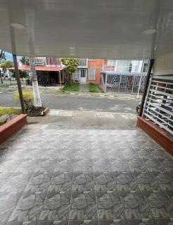 Amplia y cómoda 4 hab 6 camas doble parqueo - Pereira - 1