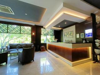 NARITA Classic Hotel - Surabaya - 8