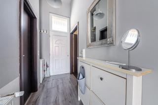 Gold Leaf Apartment in the City Center - Budapest - 8