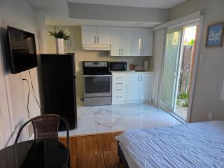 Beautiful Studio with Patio in Mississauga - 8