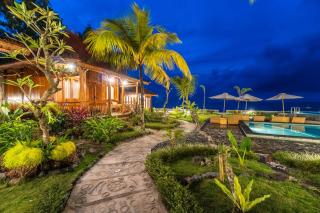 Dani Beach Villa - Beachfront Villas in Penuktukan - Gretek - 1