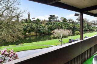 River View Home - Hamilton - 9