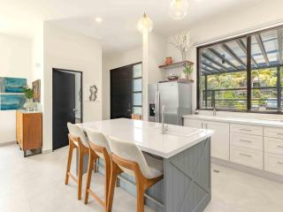 Mirame #4 - Three Bedroom Villa Across The Beach - Coco - 2