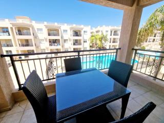 First floor apartment overlooking pool - Pafos - 0