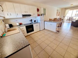 First floor apartment overlooking pool - Pafos - 8