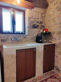 Thelya's Stone House - Apóllona - 3
