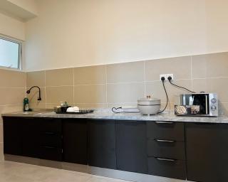 Elegant Pool View Condo With Family Comfort and Full Amenities - Petaling Jaya - 5