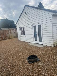 Adorable Self Contained detached annexe - Holmwood - 3