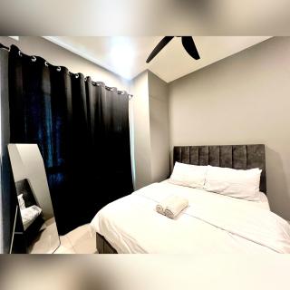 Elegant Pool View Condo With Family Comfort and Full Amenities - Petaling Jaya - 4