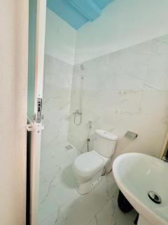 Browns Beach Hostel Negombo - 1