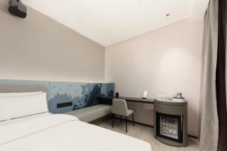Atour Light Hotel Hangzhou West Lake Lakeside Qinghefang - Hangzhou - 4