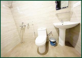 All BALCONY Rooms HOTEL # R # R Puri, Near Sea Beach and Jagannath Temple , Fully Air Conditioning Rooms, Restaurant- Lift and Parking Facilities - - A Luxuary Hotel In Puri - Puri - 5