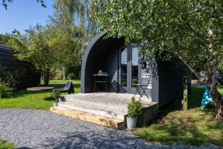The Little Hide - Adult Only Camping Pods - Wigginton - 9