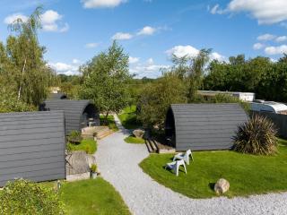 The Little Hide - Adult Only Camping Pods - Wigginton - 1