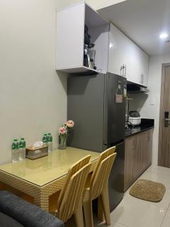 2BR Family suite with Balcony with WiFi and Netflix, behind SM Sucat - Manille - 7