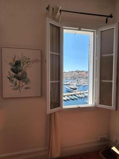 Spacious 2-bed apartment with direct Port view, free parking - 5