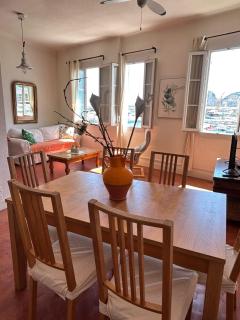 Spacious 2-bed apartment with direct Port view, free parking - 8