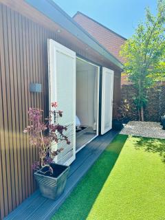 MeeZee Pearl Double Bed Lodge With Free Parking - 6