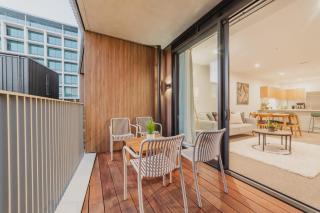 Convenient City Pad - 2BR Laundry Sleeps 5 - 5