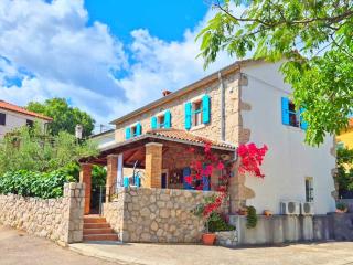 Charming stone house by the sea - Čižići - 9