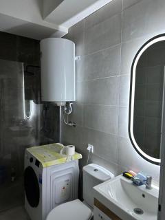 Vibes of Skopje Apartment -Only 5 to 7 minutes walk to the central town square - 8