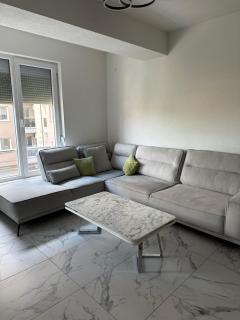 Vibes of Skopje Apartment -Only 5 to 7 minutes walk to the central town square - Skopje - 1
