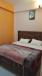 Rock Spot Hotel & Restaurant - Ghamārwin - 1
