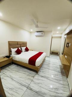 Hotel BK Palace AC Rooms - Vadodara - 0