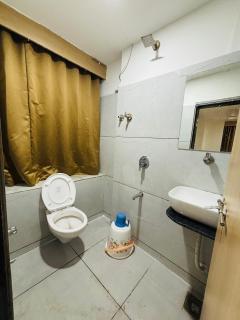 Hotel BK Palace AC Rooms - Vadodara - 2