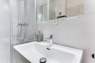Historic Center - Stylish Family Apartment with Balcony Next to River - Prag - 4