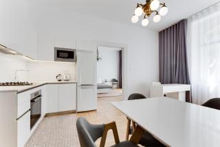 Historic Center - Stylish Family Apartment with Balcony Next to River - Prag - 8