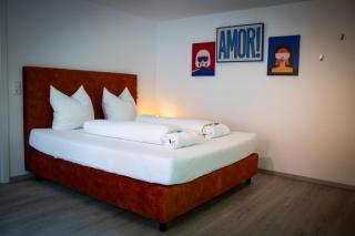 Retro-Modern in der Bregenzer Fussgaengerzone - 7