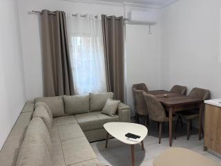 Klevis Apartments - Polisi i Vogël - 3
