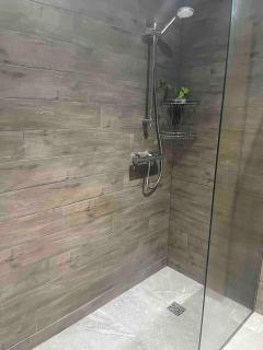 Studio with kitchen nestled lovely wooded cul du sac - New Malden - 6
