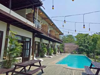 Landmark Farmhouse - 4