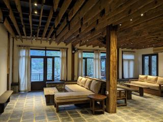 Landmark Farmhouse - 7