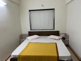 Hotel Metro - Rajkot - 3